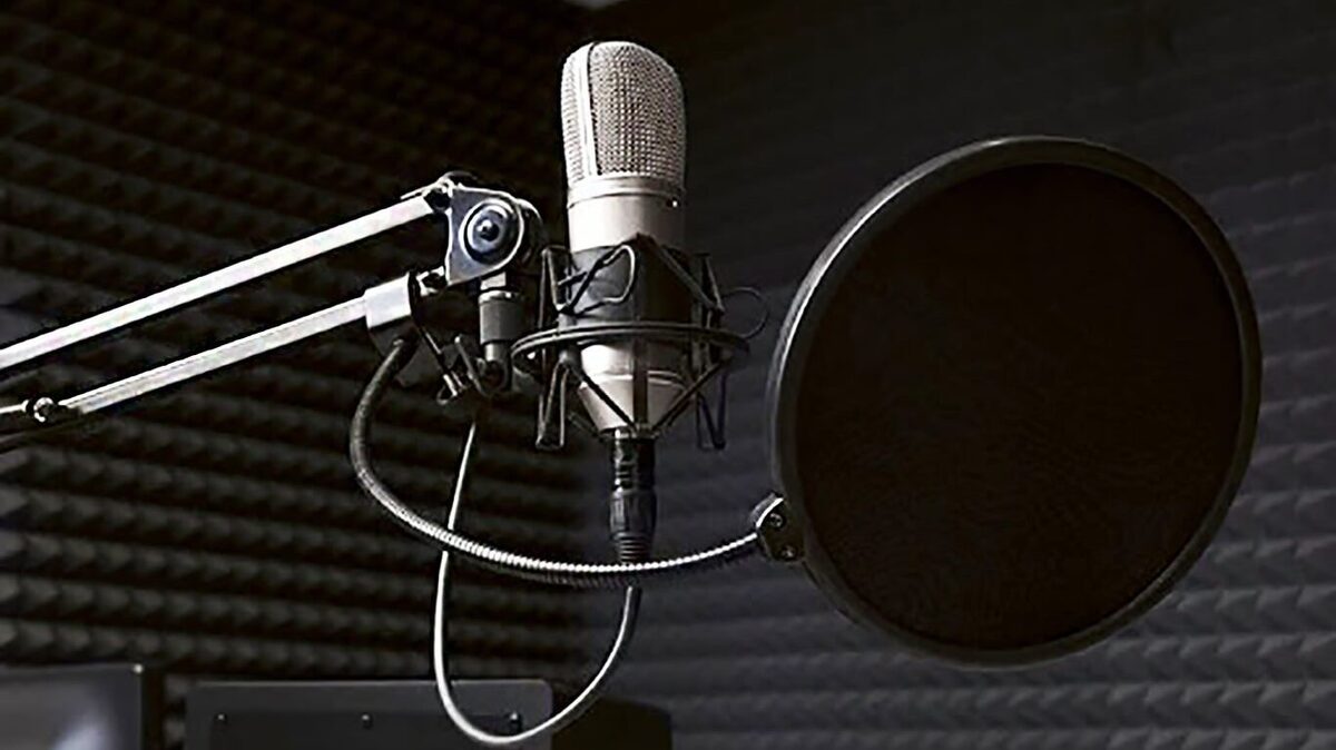 تب داغ تاک‌شو در فضای رسانه‌ای ایران؛ از افتضاح به مبتذل رسیدیم