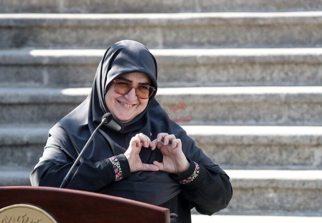 عکسی از ژست خانم سخنگوی دولت برای ابراز محبت عجیب!