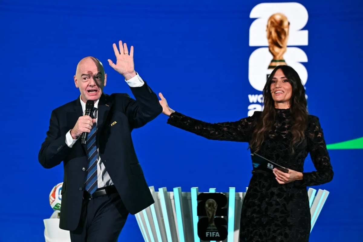 مجری زن مراسم قرعه‌کشی جام جهانی ۲۰۲۶، ملانی وینیگر کیست؟ +عکس