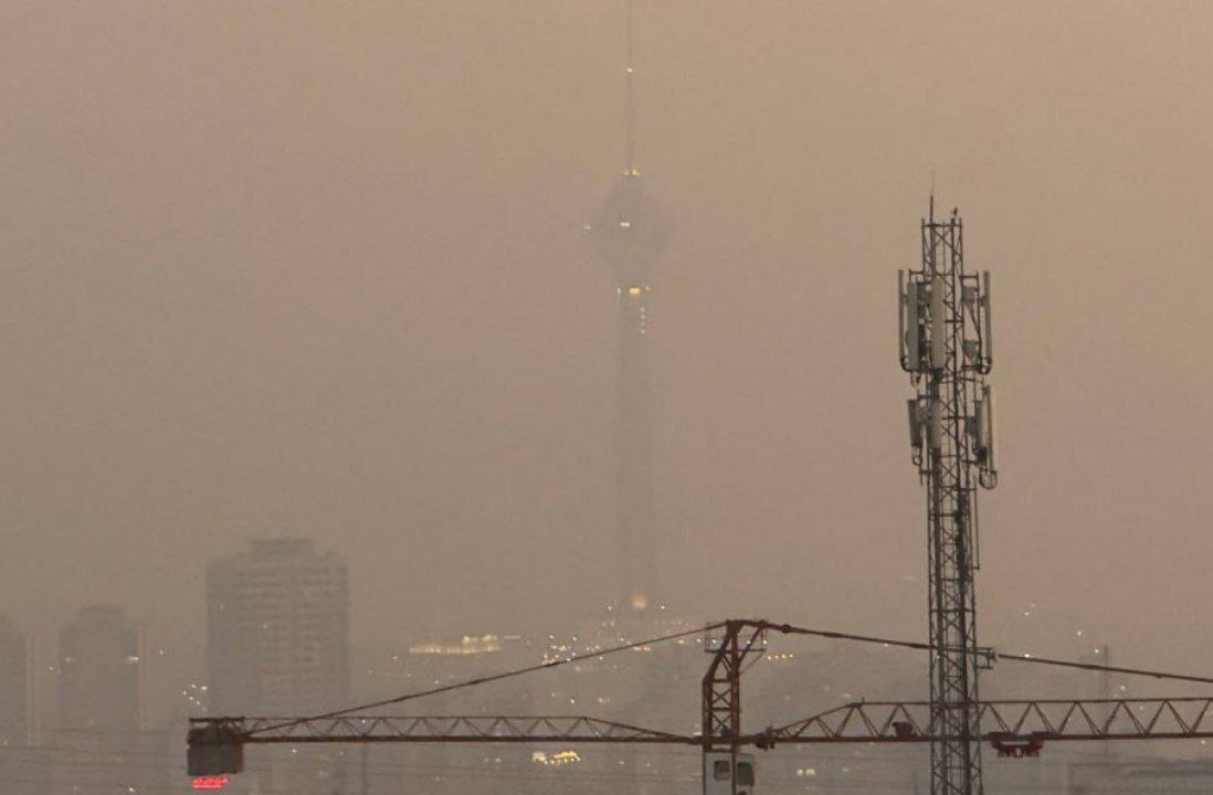 عکس وضعیت کاملا خطرناک اکنون در تهران؛ برج میلاد گم شد!